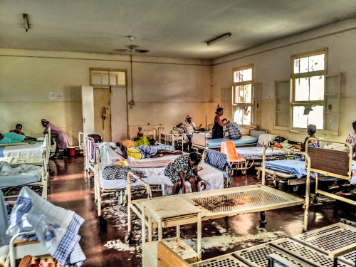 Sala de internação é retrato do sucateamento do sistema de saúde são-tomense./ Foto: Thiago Melo